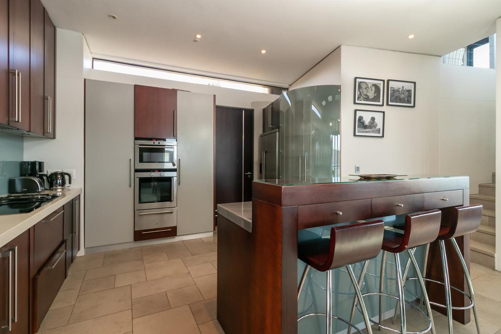 Dazzling View, - Stunning With Roof Deck & 360° Views